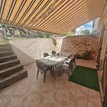 Chez Emile Cote Face Maison Entiere, 3 Chambres, 2 Salles De Bains,jardin Et Terrasse * Humes-Jorquenay