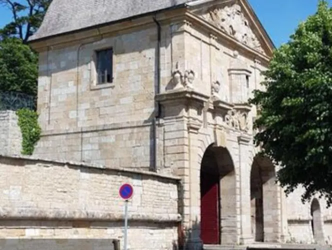 Chez Emile Cote Face Maison Entiere, 3 Chambres, 2 Salles De Bains,jardin Et Terrasse * Humes-Jorquenay